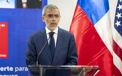 Foto referencial Exministro Luis Cordero Crédito: U.S. Department of Homeland Security (DHS) Secretary Kristi Noem delivers remarks with the Minister of Public Security of Chile Luis Cordero at the Ministry of Interior and Public Security in Santiago, Chile, July 30, 2025. (DHS photo by Tia Dufour)