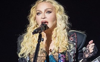 Durante su actuación en Seattle, Estados Unidos, Madonna experimentó un incidente en el escenario que captó la atención del público.