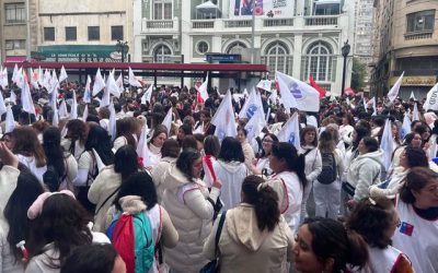 Marcha de la CUT En la imagen trabajadoras y trabajadores de la JUNAEB