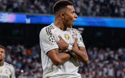 Mbappé celebra su segundo gol de penalti en el Bernabéu: dos tantos que salvaron al Madrid.