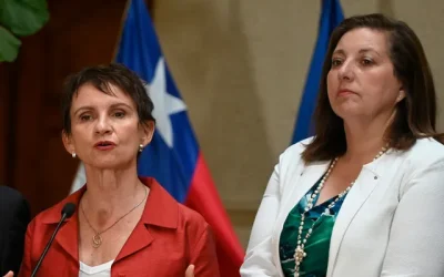 Foto: Carolina Toha, junto a Paulina Vodanovic, presidenta PS. Agencia Uno