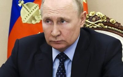 Desde su reclusión en una prisión situada a unos 60 km al norte del Círculo Polar Ártico, Navalny lanzó un mensaje desafiante contra el presidente Vladimir Putin, asegurando que el actual Estado ruso, bajo su liderazgo, tendrá un colapso junto con la mencionada élite.