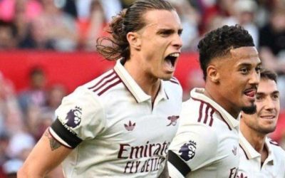 Riccardo Calafiori celebra el gol que le dio a Arsenal la victoria en Old Trafford, en el inicio de la Premier League 2025/26.