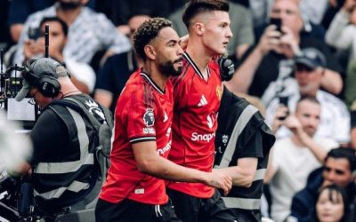 Leny Yoro celebra su gol en Craven Cottage, pero la alegría duró poco: Fulham igualó y dejó al United sin victoria en la Premier.