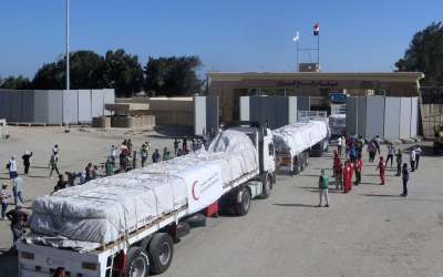 Ingresan camiones con ayuda humanitaria en Gaza. (Foto: Agencias)