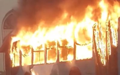 Bus incendiado por delincuentes