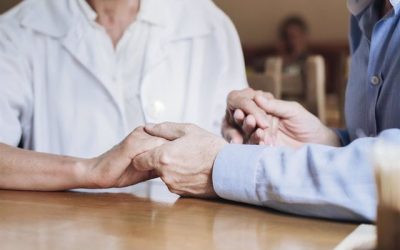 Chile ha alcanzado un nuevo hito en la expectativa de vida, registrando un promedio de 81,1 años. Según un análisis realizado por el científico de datos e investigador Alonso Silva, las mujeres tienen una expectativa de vida de 83,5 años, mientras que los hombres tienen una expectativa de 78,5 años.