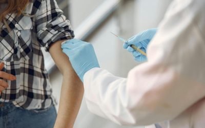 Expertos U. de Chile del área de la salud explican cómo cuidarnos ante el aumento de virus respiratorios