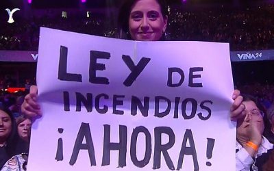 El lunes, diversas figuras de la oposición expresaron críticas hacia el gesto realizado por la alcaldesa de Viña del Mar durante la primera jornada del Festival de la Canción, donde levantó un cartel instando a la aprobación de la Ley de Incendios.