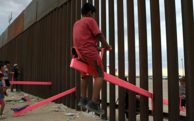 mexico_eeuu_balancine_sube_baja_muro_migrantes