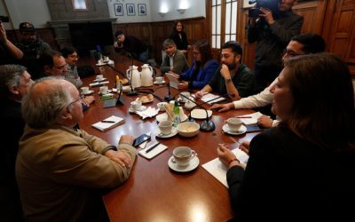 reunión de partidos oficialistas