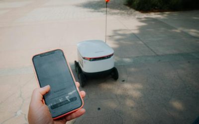 Robot repartidor, similar a los utilizados por UberEat.