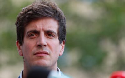 El diputado de Renovación Nacional (RN), Diego Schalper, confirmó que la Cancillería extendió una invitación a los miembros de la Comisión de Relaciones Exteriores de la Cámara Baja para reunirse el próximo lunes 22 de abril con el embajador de Chile en Venezuela, Jaime Gazmuri. La visita de Gazmuri se da en el contexto de un viaje personal previamente programado.