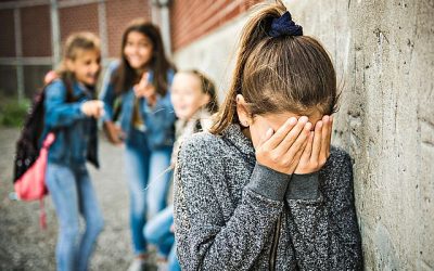 La Ley General de Educación, que establece una serie de reglas sobre convivencia escolar, incluye una definición de acoso escolar, como "toda acción u omisión constitutiva de agresión u hostigamiento reiterado, realizada fuera o dentro del establecimiento educacional por estudiantes que, en forma individual o colectiva, atenten en contra de otro estudiante, valiéndose para ello de una situación de superioridad o de indefensión del estudiante afectado, que provoque en este último, maltrato, humillación o fundado temor de verse expuesto a un mal de carácter grave, ya sea por medios tecnológicos o cualquier otro medio, tomando en cuenta su edad y condición".