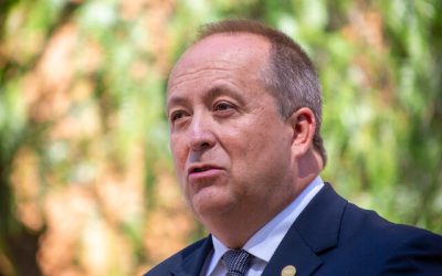 El Fiscal Nacional, Ángel Valencia, detalla los motivos que lo llevaron a iniciar una investigación penal de oficio respecto a la controvertida concesión de pensiones de gracia por parte del Gobierno a individuos con antecedentes penales. La Fiscalía Nacional inicia una pesquisa de oficio sobre la entrega de pensiones de gracia.
